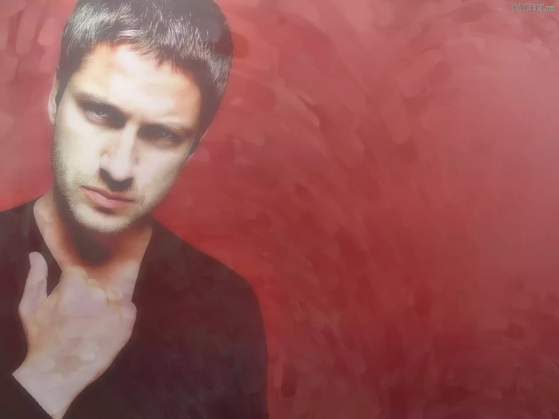 czarna koszulka, Gerard Butler, niebieskie oczy